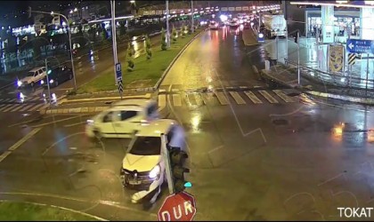 Tokatta trafik kazaları kameralara yansıdı