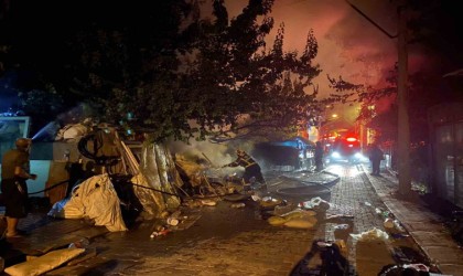 Uşakta hurda bulunan bahçede yangın