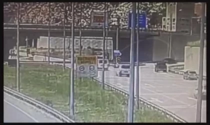 Yolcu minibüsü ile otomobil çarpıştı: 1’i bebek, 2’si çocuk, 21 yaralı