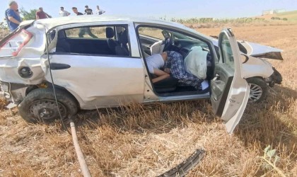 Yoldan çıkan otomobil tarlaya uçtu