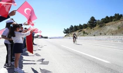 100 bisikletçi Tokat’tan geçti