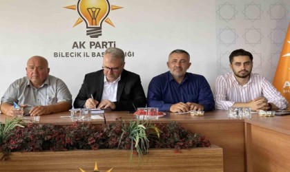 AK Parti heyeti muhtarlarla bir araya geldi