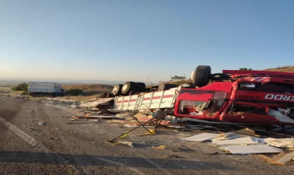 Aynı yöne giden kamyonlar çarpıştı: 1 ölü, 2 yaralı