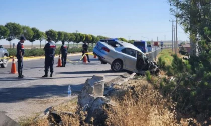 Bariyerlere çarpan otomobilin 16 yaşındaki sürücüsü öldü