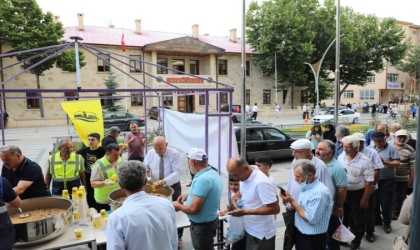 Bayburtta vatandaşlara aşure ikramında bulunuldu