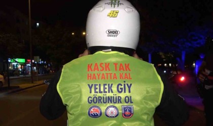 Bisiklet ve motosiklet sürücülerine reflektif yelek dağıtıldı