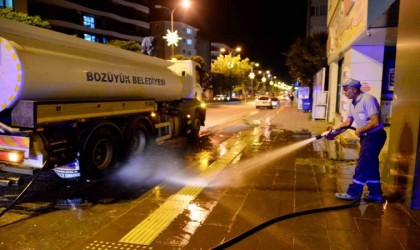 Bozüyükte ana cadde ve kaldırımlar tazyikli suyla yıkanarak temizleniyor