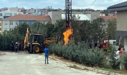 Doğal gaz borusu patladı; yangın üzerine kum dökülerek söndürüldü