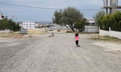 Elektrik var, su var, doğal gaz var ama yol yok