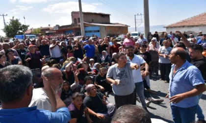 Kazada ölen Batuhan’ın yakınları, kara yolunda oturma eylemi yaptı