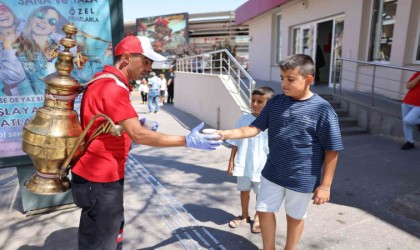 Nevşehir Belediyesinden serinleten ikram