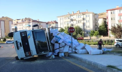 Nevşehir’de devrilen saman yüklü kamyonun sürücüsü: Yüzde 90 yol hatası var