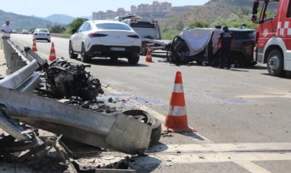 Otomobil bariyerlere çarptı; 1 ölü, 1 yaralı