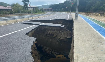 Rize’de sağanak sel ve heyelana neden oldu; 1 ev yıkıldı, 8 ev boşaltıldı (4)