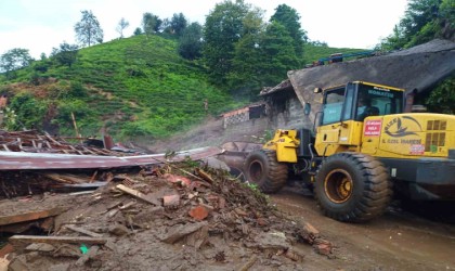 Rizede şiddetli yağış sonrası heyelan meydana geldi: 8 ev tedbir amaçlı boşaltıldı