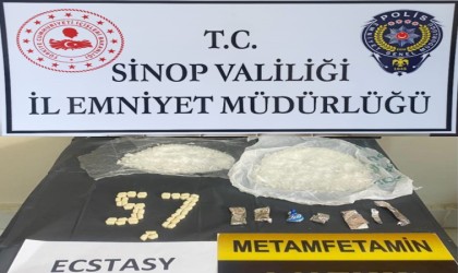 Şüpheli otomobilden uyuşturucu çıktı: 3 gözaltı