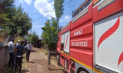 Uşakta çıkan yangında ev ve traktör zarar gördü