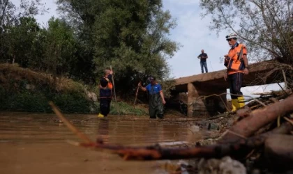 1 kişinin öldüğü, 14 kişinin kurtulduğu selde kaybolan Asel bebek, aranıyor (5)