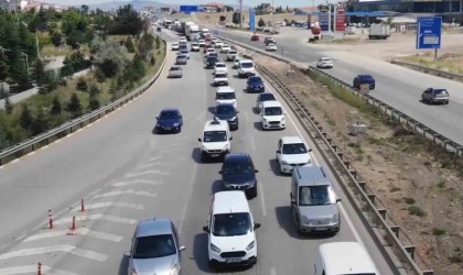 43 ilin geçiş güzergahı Kırıkkalenin bir haftalık trafik bilançosu: Binlerce araç sürücüne ceza yağdı