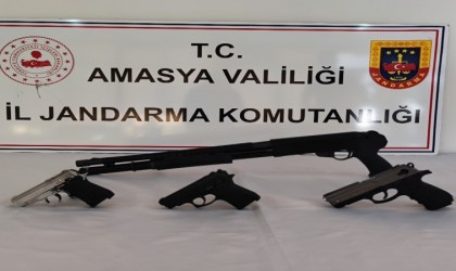 Amasyada düğünde 4 ruhsatsız silah ele geçirildi: 4 kişi hakkında işlem başlatıldı