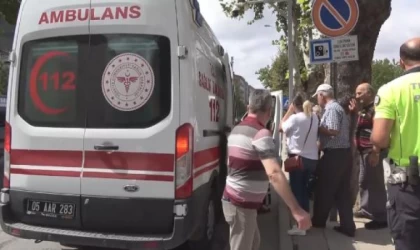 Amasya’da yayaya yol verdi, 3 otomobil birbirine çarptı; 5 yaralının olduğu kaza kamerada