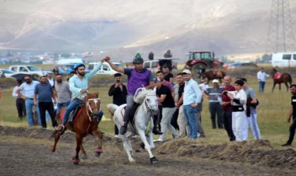 Ardahan’da rahvan at yarışları yapıldı