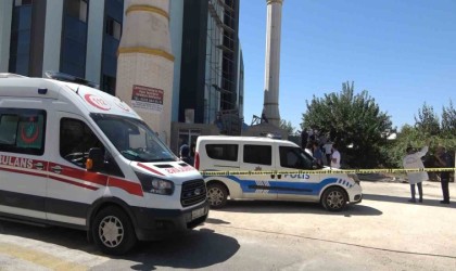 Batmanda cami iskelesi çöktü: 1i ağır 3 yaralı