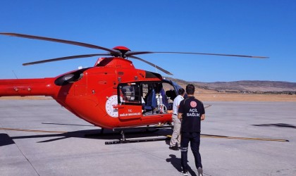 Bingölde ambulans helikopter yaşlı adam için havalandı