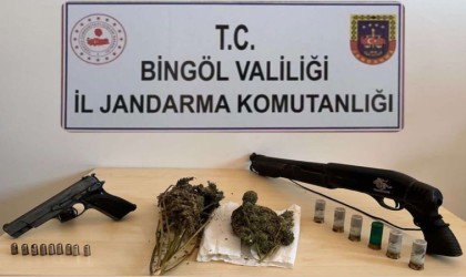 Bingölde narkoterör operasyonlarında uyuşturucu ve silahlar ele geçirildi