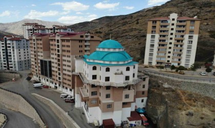 Gümüşhanede 6 katlı apartman cami görenleri hayrete düşürüyor