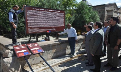 Kaymakam Ocak, tarihi Esenlik köyünü ziyaret ederek yönlendirme tabelalarının yerleştirmesini gerçekleştirdi