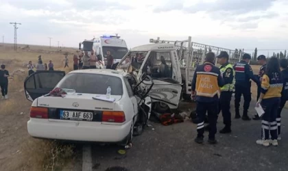 Niğde’de kamyonet ile otomobil çarpıştı: 1 ölü, 2 yaralı