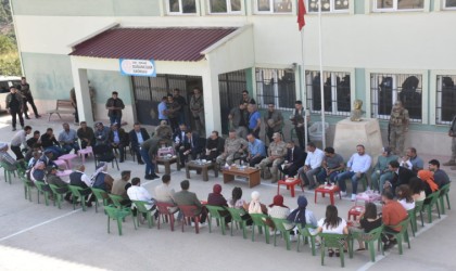 Siirt Valisi Kızılkaya, vatandaşın talebini dinlemeye devam ediyor