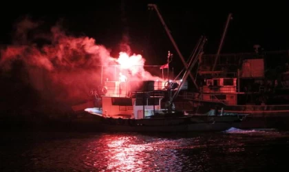 Tekirdağ balıkçılar, havai fişek gösterileriyle denize açıldı