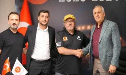 Teknik direktör Mustafa Reşit Akçay, sağlık sorunları nedeniyle Batman Petrolspor’dan ayrıldı