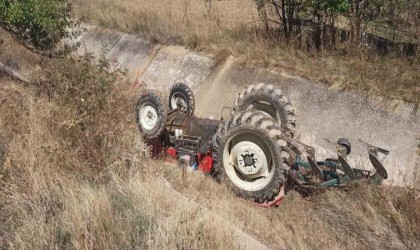 Traktör dere yatağına yuvarlandı: 1 ölü