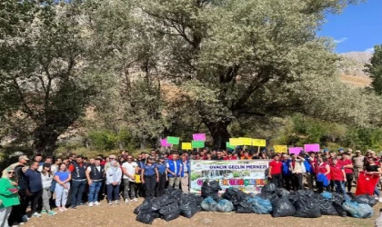 Turistler gitti, çöpleri kaldı; 200 kişi çöpleri temizledi