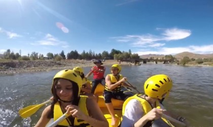 Yabancı uyruklu öğrenciler Çoruhta rafting yaptı