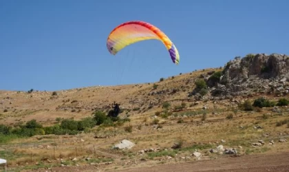 Yamaç Paraşütü Hedef Şampiyonası’nın ikinci etabı Siirt’te yapıldı