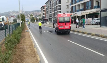 Yaya geçidinde minibüsün çarptığı bisikletli öldü