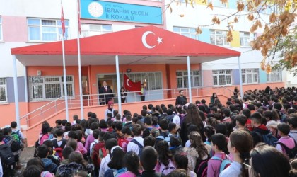 Ağrıda Filistin için bayrak töreni ve saygı duruşu