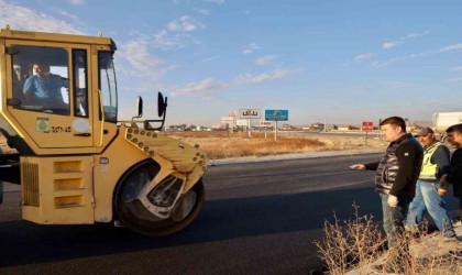 Aksarayda Yeni Sanayi Sitesi ana caddeleri sıcak asfaltla kaplanıyor