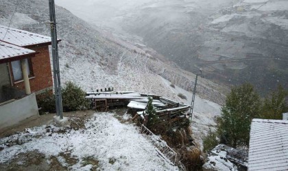 Anzer Yaylası beyaza büründü