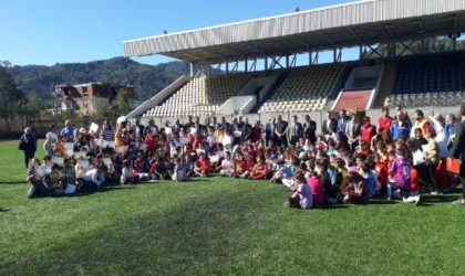 Arhavi’de 12’nci Grassroots Futbol Şenliği yapıldı