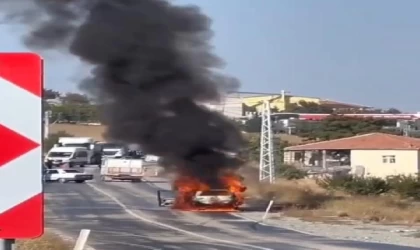 Çakmağı çakınca alevler içinde kalan sürücüyü jandarma kurtardı