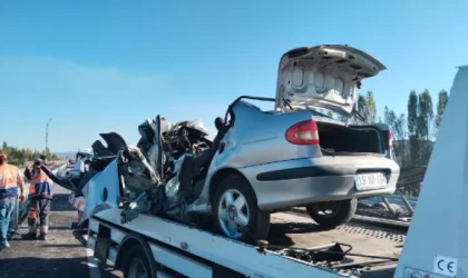 Çorum’da 2 otomobil kafa kafaya çarpıştı; 1 ölü, 2 yaralı