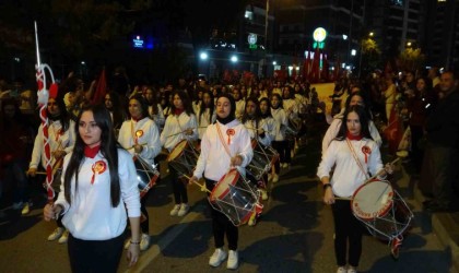 Cumhuriyet kutlamaları fener alayı yürüyüşüyle ile sona erdi