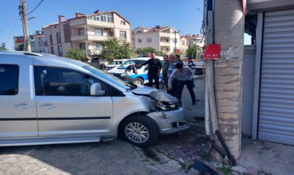 Ehliyetsiz sürücünün yayaya çarptığı kaza kamerada