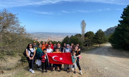 Gölpazarında öğretmen ve öğrencilerinin katılımı ile doğa yürüyüşü gerçekleştirildi