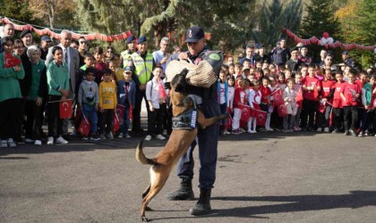 Jandarma, Cumhuriyetin 100. yılında kapılarını öğrencilere açtı: Hem eğlendiler hem öğrendiler